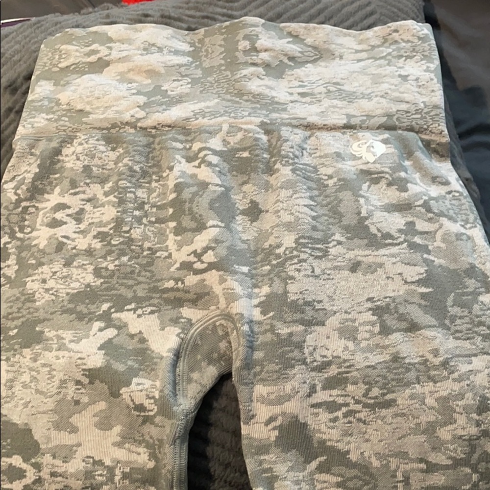 Camo leggings